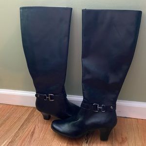 Black heeled boots